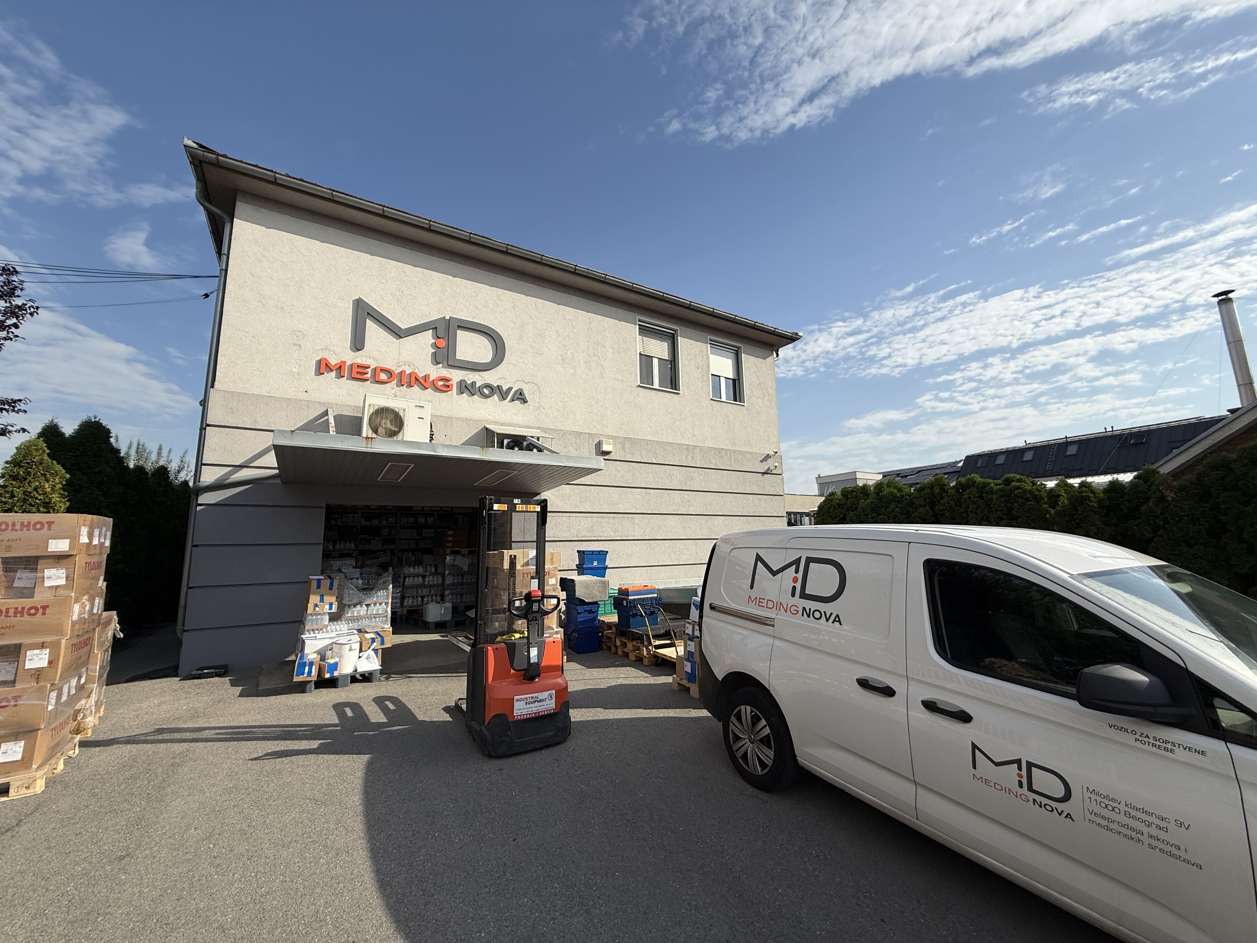 Paketi ispred Midmeding Nova magacina